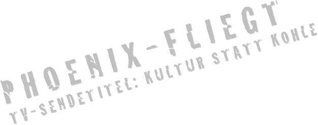 
Das Ruhrgebiet
auf dem Weg zur Kulturhauptstadt 

Erinnerungs- und Zukunftsbilder für eine Industrieregion 
im radikalen Wandel. 

Dokumentarische Filmcollage von Horst Herz.Sprecher: Joachim Król.Gefördert von der Filmstiftung NRW.In Kooperation mit dem WDR 
(Redaktion Felix Kuballa / WDR-DOK) 
und dem Sender Phoenix. 
115 Min., D 2000 - 07
Zum Film: 
Gedreht an magischen Orten der Industriekultur
Eine Filmcollage zu Kunst und Kultur im "neuen" Ruhrgebiet. 
Arbeiten international renommierter Künstler an „magischen Orten“ der Industriekulturdenkmäler stehen im Dialog mit den unwiederbringlichen Bildern einer untergehenden Welt der Industriearbeit - im Film am Beispiel der Schließung des "Bergwerks Westfalen" verdeutlicht.
￼Richard Serra

Geschichten aus der Alltags- und Arbeiterkultur, aus der Welt des Sports und aus den Lebenswelten der Einwanderer stehen im Kontrast zur Eventkultur der „Ruhrtriennale“, der „Landmarkenkunst“ (Richard Serra´s „Bramme für das Ruhrgebiet“) oder zu den Arbeiten Bildender Künstler in den ehemals „verbotenen Städten“ und vergangenen Orten der Arbeit.
Gasometer + Bill Viola

Die Beschwörung von "Engeln" als Botschafter zwischen den Welten von Videokünstler Bill Viola im Gasometer Oberhausen steht gleichwertig neben der Betrachtung eines Kumpels über "seine" in jahrelanger Arbeit geschaffene Abraumhalde und dem Stolz über seine Visitenkarte aus Plastik mit der Berufsbezeichnung „Haldendesigner“.    ￼   ￼        
Demontage des Stahlwerks "Phoenix" in Dortmund - Hörde durch chinesische Arbeiter / Zeche Nordstern, Installation von Dani Karavan
Protagonisten
Jürgen Kohler Fußballgott

Bill Viola („Five Angels“) im Industriekulturdenkmal Gasometer Oberhausen, 
Peter Greenaway („Ten Maps To Paradise“) in der Lohnhalle der Zeche Westfalen, 
Jürgen Kohler (Fussballgott) im Westfalenstadion, ZT Hollandia mit Jeroen Willems in der Ruhrtriennale-Oper „Sentimenti“, Jahrhunderthalle Bochum, 
die türkische Band „Express 2000“, der Bertriebsrat Udo Zambo, 
die Bergarbeiterkapelle „Knockin´ On“, die Belegschaft der Kohlenwäsche und die Haldendesigner, die Künstler Karin Veldhues, Gottfried Schumacher, Tomasz Domanski und Richard Sous in der „verbotenen Stadt“ der ehemaligen Kokerei Hansa in Dortmund, 
unbekannte Graffitikünstlern sowie Kain Karawahn´s Feuerperfomance und die 
französische Trommelgruppe „Tambours du Bronx“ im ehemals größten Stahlwerk Europas: „Phoenix“, in Dortmund Hoerde 

￼Robert Wilson + 
Bazon Brock

Robert Wilson und Bernice Johnson-Reagan im „Landschaftspark Duisburg“, die Thesen von Ästhetikprofessor Bazon Brock in der Waschkaue des Bergwerks „Zeche Westfalen“ in Ahlen, die Boxer vom BSK Ahlen – 2. Bundesliga, die bekannteste Rockband der Welt vor dem neuen Einkaufszentrum Centro in Oberhausen und viele weitere Helden des Ruhrpotts. 
Bill Viola
VIDEOKÜNSTLER IM GASOMETER OBERHAUSEN:

"Ich glaube auch, dass wir im Moment in einer sehr instabilen Zeit leben - das kann man spüren. Da ist eine Beziehung zwischen unseren Ländern wie ich sie vorher im Leben noch nie empfunden habe. Da ist eine Art von Instabilität in der Welt wie sie noch nie in der Geschichte vorgekommen ist und wir lernen unter großen Schwierigkeiten wie wir als Menschen aneinander näher kommen können. 
Die Mittel die ich in meiner künstlerischen Arbeit verwende: die neuen Medien wie Mikrofone, Videokameras, Internet etc.. - das sind nur Hilfsmittel einander näher zu kommen. Die Dinge die uns auf der zwischenmenschlichen Ebene wirklich weiterbringen - sind nicht die Politik oder die Technik - ich glaube wirklich es ist Humanität und Spiritualität."

Udo Zambo
BETRIEBSRAT DER ZECHE "WESTFALEN" 
"Ich habe so manchmal das Gefühl, es wird vergessen, daß wir Menschen nun mal da sind. Und bei der Gründung von Firmen wird das immer mehr in ￼den Hintergrund gedrückt. Und man liest immer nur: "Personal einsparen! Personal einsparen! Senken – reduzieren."  

Also ich wundere mich wie man das vor 30-40 Jahren gemacht hat. Da haben die Menschen auch gearbeitet. Und sie konnten auch bezahlt werden. Und die Produkte wurden verkauft. 

Heute – wenn eine Firma nicht läuft dann baut man mal ein paar Arbeitsplätze ab und schon sieht alles wieder rosig und besser aus. Das kann es einfach nicht sein! Die Menschen sind nun mal da! Oder wir müssen uns mal was überlegen wie wir das stoppen, sonst gibt es irgendwann den Exitus." 

PETER GREENAWAY
BRITISCHER FILMEMACHER
stellt in der Lohnhalle des Bergwerks „Westfalen“ sein geplantes Multimediaprojekt „Wege ins Paradies“ vor. Zitat: "Leute die meine Filme kennen, wissen, dass ich gerne Strukturen aus Zahlen, Buchstaben und numerischen Zeichen verwende. 
Ich bin begeistert über den ursprünglichen Zustand dieser genialen Anlage die jetzt stillgelegt wird. 
Dieser Ort hier ist wie ein großartiges Studio in dem man einen fantastischen Film drehen kann."
￼

Filmemacher Horst Herz 
beim Dreh 
in der 
Zeche Nordstern, 
Gelsenkirchen



phoenix-fliegt
Bilder für die Region

BEOBACHTUNGEN. DEMONTAGE - MONTAGE.

Sonnenuntergang: 
Die "verbotene Stadt" darf betreten werden. Tausende versammeln sich vor stillgelegten Hochöfen und erleben die Neugeburt des „Phoenix“ - eine Feuerkunstperformance von Kain Karawahn, während drüben im „Westalenstadion“ von Borussia Dortmund der Fußballgott Jürgen Kohler von 50 000 Fans bejubelt wird.

Montagmorgen. 8 Uhr. 
Einsame Graffitikünstler am Rande einer riesigen Brachfläche: "Phoenix Ost". 
Vor wenigen Monaten befand sich hier in Dortmund - Hoerde noch eines der größten Stahlwerke Europas mit bis zu 25 000 Arbeitsplätzen. Brauchbares wurde nach China verkauft. Das verseuchte Areal soll 2011 zu einem von der Emscher gespeisten Freizeitsee werden.
Oberhausen „Neue Mitte“. 
Eine warme Vollmondnacht: Open-Airkonzert. 
Die bekannte Rock´n Roll Band spielt. Auf der alten Eisenbahnbrücke prosten sich die Zaungäste zu. Am Horizont leuchtet der Gasometer - die ungewöhnlichste Ausstellungshalle Europas. Drinnen: ein Projekt des amerikanischen Videokünstlers 
Bill Viola: „Five Angels For the Milleneum“.
Landschaftspark Duisburg-Nord: 
In der Gebläsehalle eines ehemaligen Stahlwerks stellt Robert Wilson die Musik der afroamerikanischen Gospel-Komponistin Bernice Johnson Reagon vor.
Bochum: 
Die ehemalige Kraftzentrale eines Hüttenwerks – die Jahrhunderthalle, ist heute monumentale Konzerthalle. Zur Musik von Verdi spielt die holländische Theatergruppe ZT Hollandia: „Sentimenti“, ein Stück über die Zeit als u.a. die italienischen „Gastarbeiter“ in den Ruhrpott geholt wurden. 
Dortmund: 
Eine Gruppe nackter Menschen irrt durch verlassene Industrieanlagen und trifft auf langsam dahin schmelzende Eismenschen neben lila bemalten Bahngleisen AUF DER KOKEREI HNSAA 

Bildende Künstler wie Karin Veldhues, Gottfried Schumacher oder Tomasz Domanski führen den Dialog mit monumentalen Schrotthaufen auf dem Industriekulturdenkmal Kokerei Hansa.
￼Zwischen Erinnerung + Zukunft
Die unwiederbringlichen vom Verschwinden bedrohten Bilder werden am Beispiel der Schließung eines der letzten Kohlebergwerke am östlichsten Rand des Ruhrgebiets – der Zeche „Westfalen“ festgehalten.
Entstanden sind: 
spontane Begegnungen und Gespräche mit vielen deutschen und türkischen Bergleutenmit der Belegschaft der Kohlenwäsche des Bergwerks den Catfahrern und „Haldendesignern“ der Abraumhalden (9) mit Bergleuten in der Lampenstube in den Waschkauen (10) im Betriebsratbüro (11) in der Kantine (12) in der Lohnhalle (13) und an den Fördermaschinen (14) und Schächten (15). 

Wieder gehen für die nachkommende Generation 3000 Arbeitsplätze verloren. Geschichten vom Verlust des Arbeitsplatzes.
￼Im Viertel unweit der Zeche – in der „Kolonie“ treiben wir uns (16) auf türkischen Hochzeiten (Orhan Deniz, Elektriker in der Lampenstube mit seiner Band Express 2000), (17) in Arbeitersportkneipen (ATSV, Wetterweg), (18) auf Boxkämpfen (BSK - Ahlen, 2. Bundesliga),(19) in der Moschee oder (20) im Übungsraum der Bergarbeiterband Knockin On („Wild Thing“) herum.
In der Lohnhalle der Zeche:
Der britische Filmemacher Peter Greenaway (21) stellt das Konzept für sein Zukunftsprojekt „Ein Weg ins Paradies“ nach der Schließung der Zeche vor. 

Location Waschkaue: Ästhetikprofessor Bazon Brock (22) trägt Thesen zum Thema: „Bilder für die Region“ vor.phoenix-fliegt
ist ein Beitrag zu aktuellen Diskussionen um den "Wandel" des Ruhrgebiet zur "Kulturhauptstadt Europ". 

Die andauernden Probleme der Region: wie konstant hohe Arbeitslosenrate oder die Abnahme und Überalterung der Bevölkerung (Shrinking City), erfordern neue Problembewältigungsstrategien und modellhafte Zukunftsprojekte. 

Der Film zeigt wie künstlerische Auseinandersetzung mit den ehemaligen Orten der Arbeit zur Entstehung erlebbarer „Sehnsuchts- und Hoffnungsräume“ beitragen kann. 

Neue „Zukunftsbilder“ werden zur Diskussion gestellt - auch für andere Industrieregionen mit vergleichbaren Strukturproblemen. 

Kunst setzt Zeichen !

 